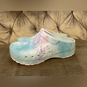 Dansko tie dye size 39 work clogs nursing slip on